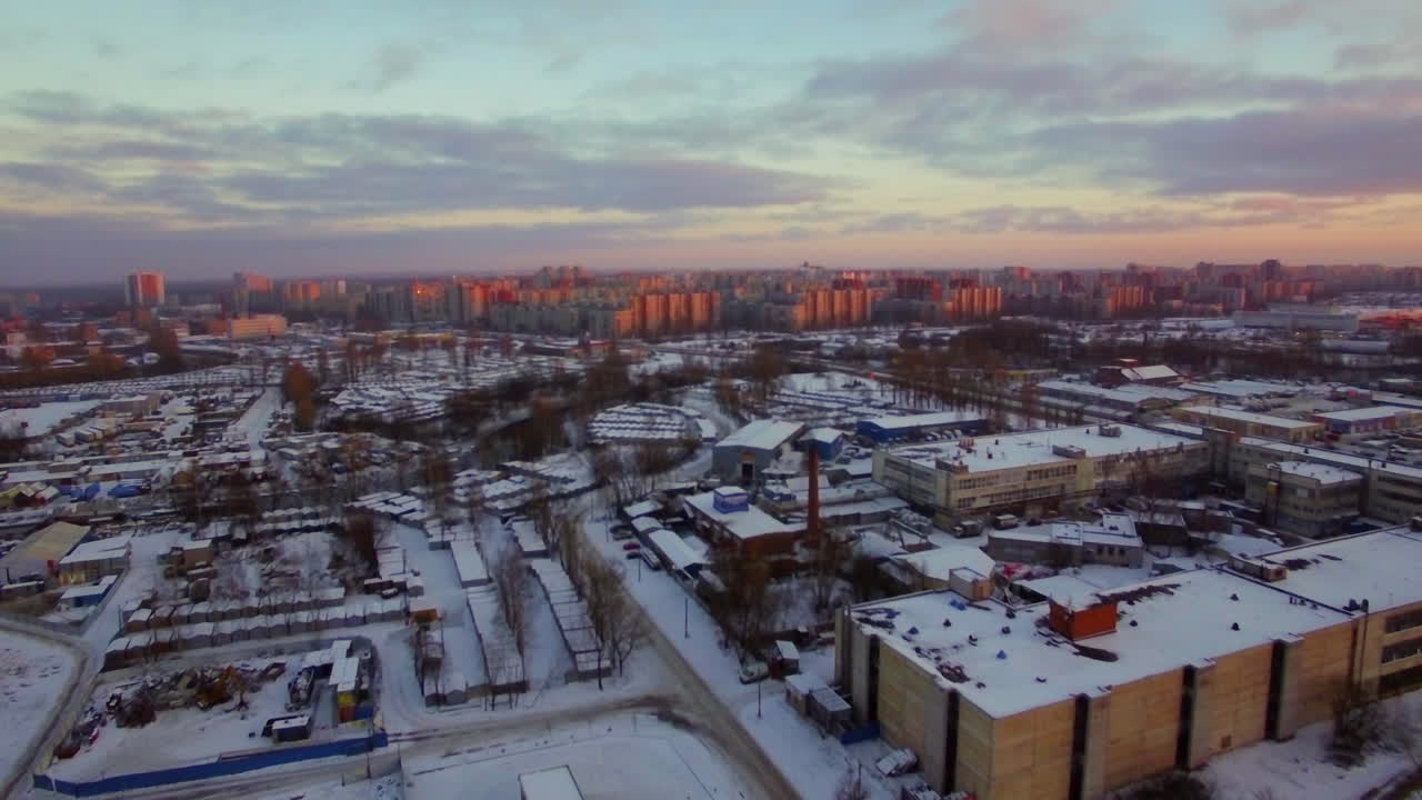 Vinterlandskab fra luften af Sankt Petersborg tidlig morgen i Rusland.