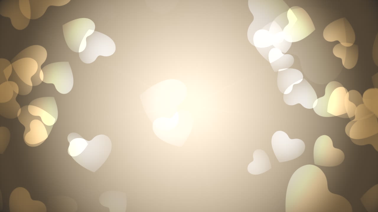 corazones de moda voladores con brillos en el cielo dorado de la noche