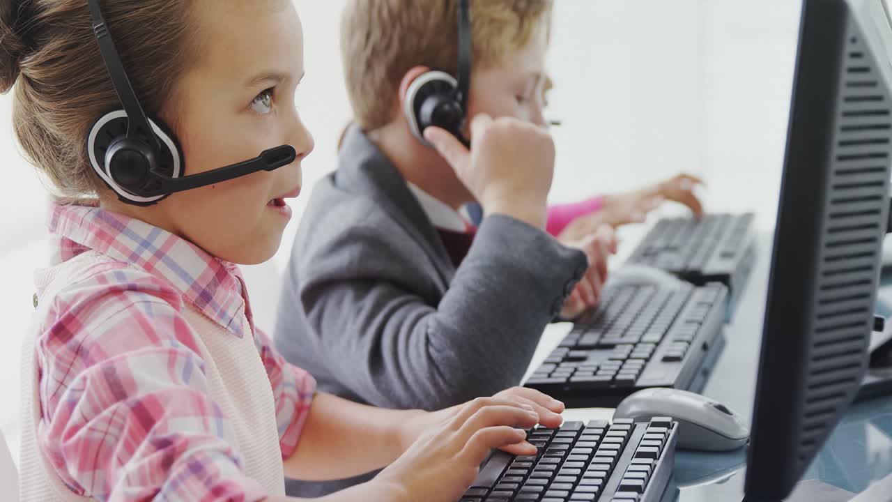 ejecutivos de servicio al cliente trabajando juntos 4k 4k