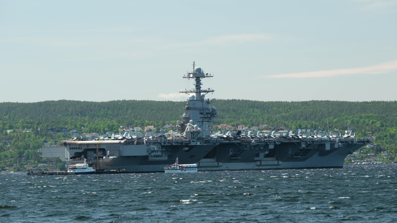 uss 제럴드 포드 - 노르웨이 오슬로 피오르드에 있는 미국 선박