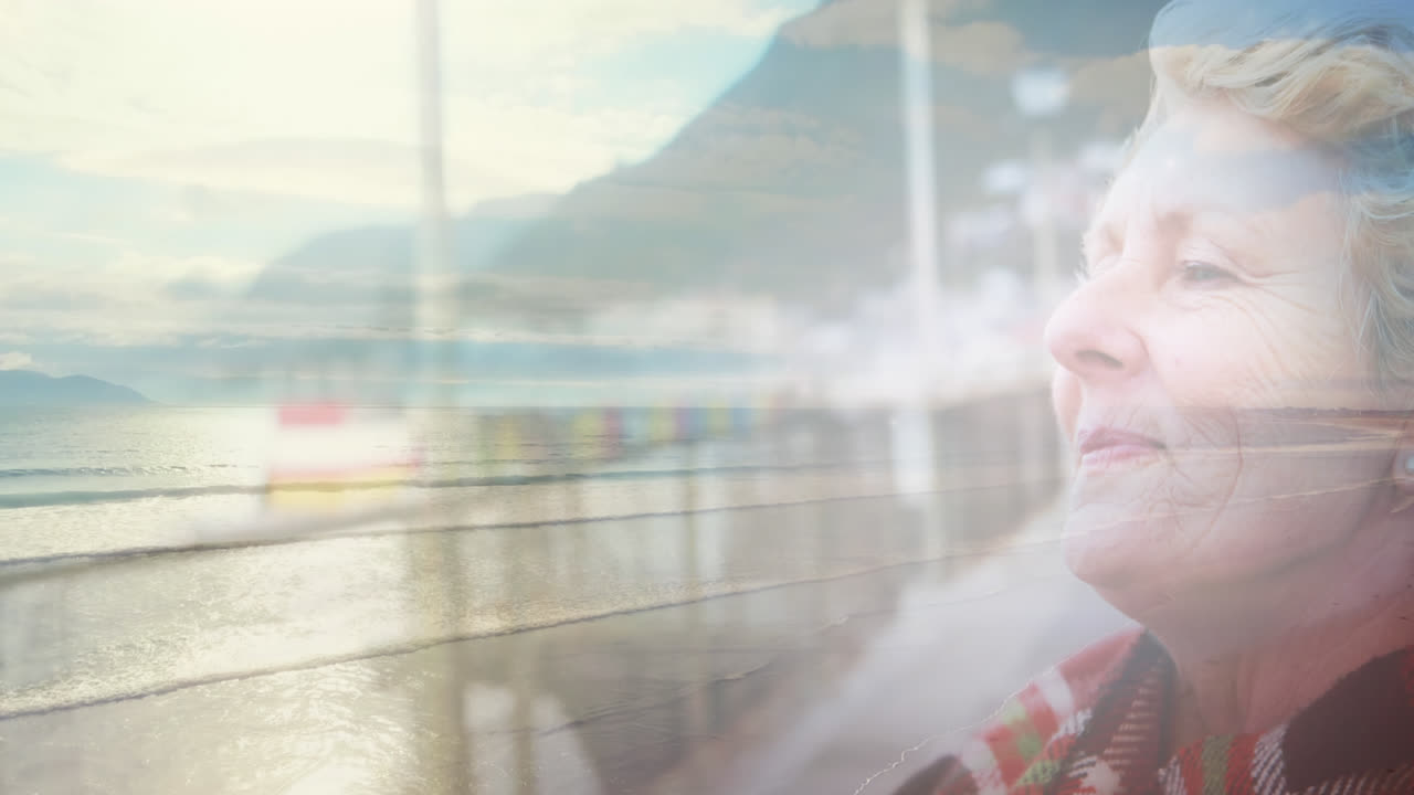 행복 한 고령 여성 의 초상화 위 에 반 ⁇ 이는 빛 의 애니메이션