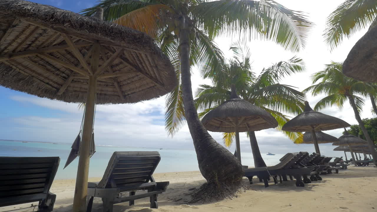 летний курорт на побережье в тропиках