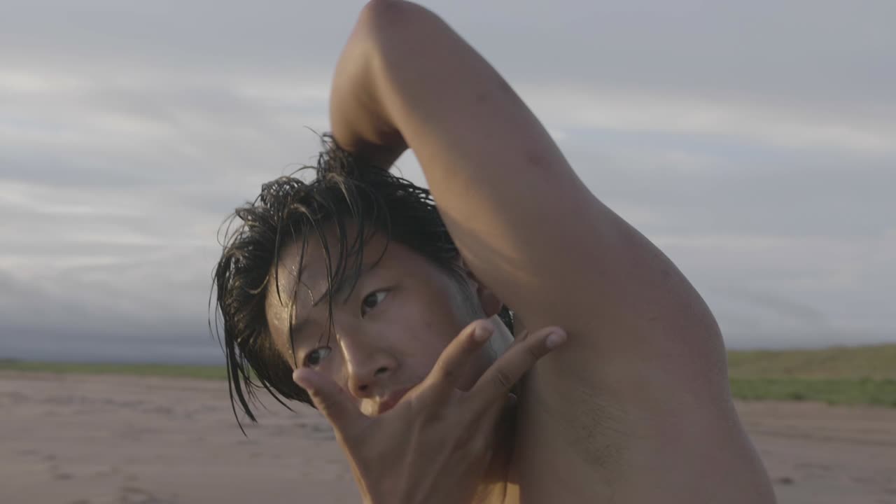 bailarina de cerca, playa del amanecer