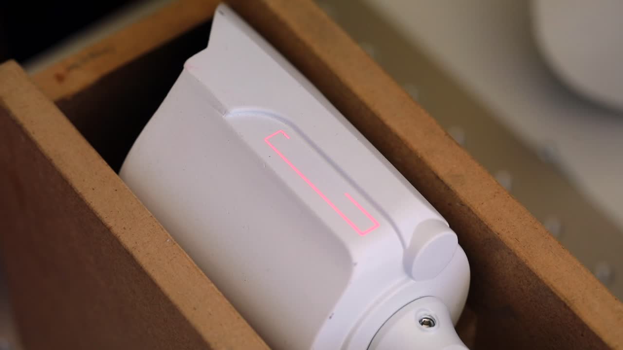 el nombre está escrito con un láser.