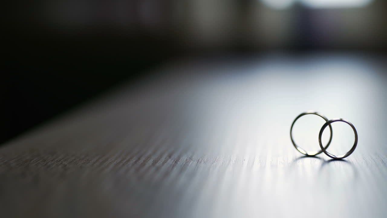 장식된 상자 4k의 결혼 반지