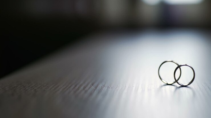 Wedding Rings In Decorated Box 4K