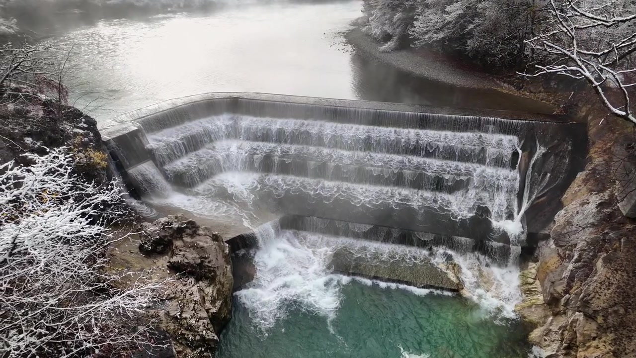 Slow-motion video of Lechfall waterfall during winter, with a foggy background