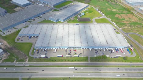 vista aerea del almacen de mercancias