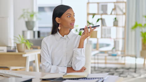 Nota-De-Voz,-Oficina-Y-Mujer-De-Negocios-Con-Un-Teléfono