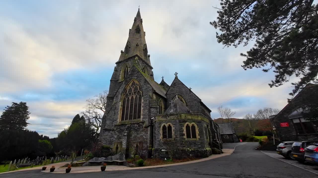 우리의 예배, 가르침, 친교의 중심에 복음 메시지를 두는 친절하고 환영하는 교회