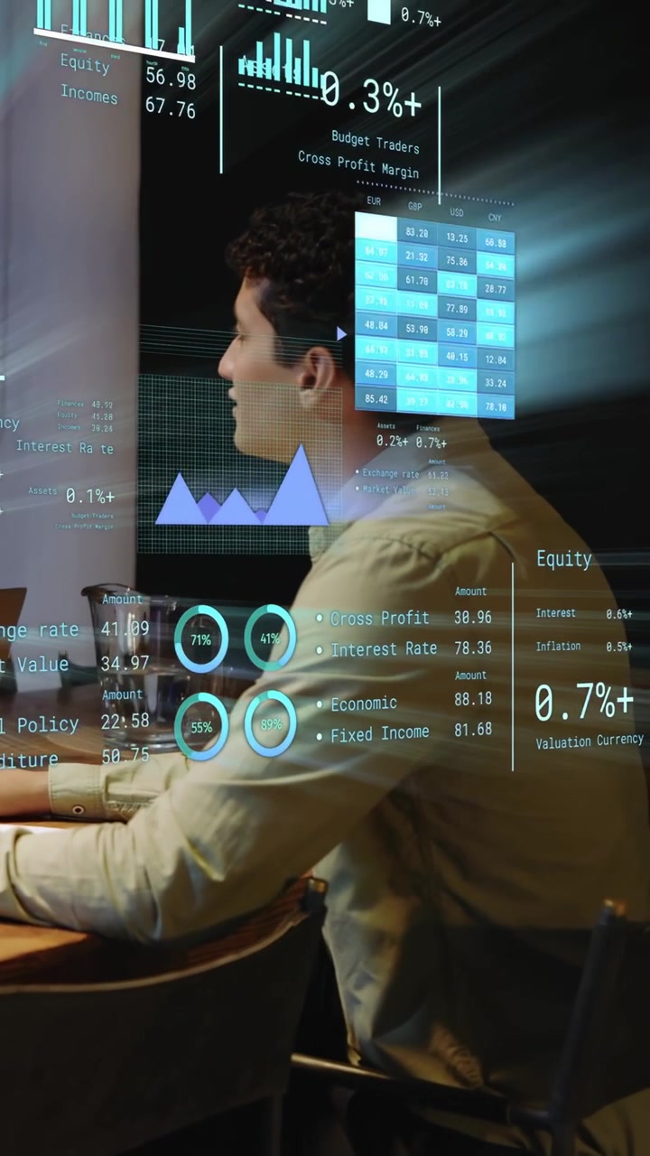 Vertikal video: HUD vises, mann snur seg og skriver, kvinne blir med og gjennomgår finansdiagrammer