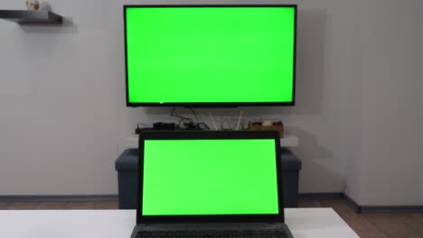 cast laptop on a smart tv concept