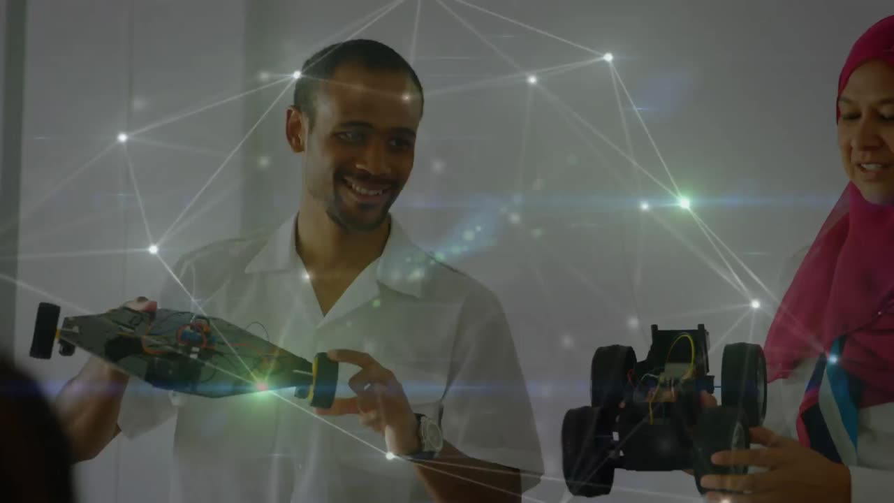 엔지니어 들 이 초록색 빛 커 ⁇ 터 를 배경 으로 한 친환경 자동차 의 프로토타입 을 제시 하고 있다