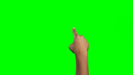 persona haciendo un gesto de la mano contra el fondo de la pantalla verde