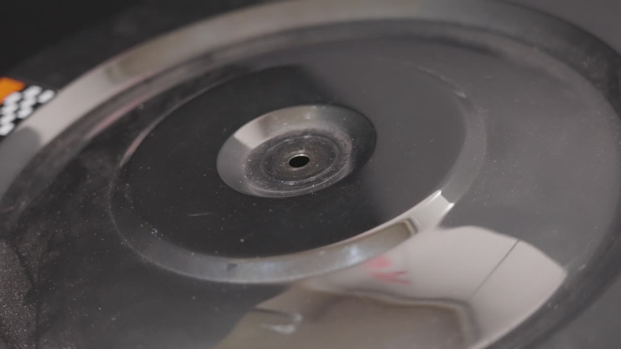 cromo polvoriento en la parte superior del filtro