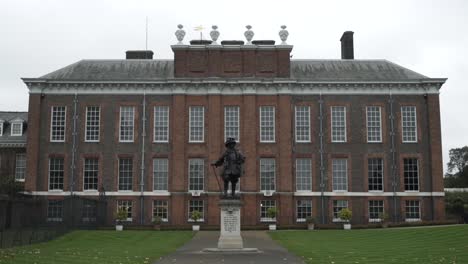 el exterior del palacio de kensington