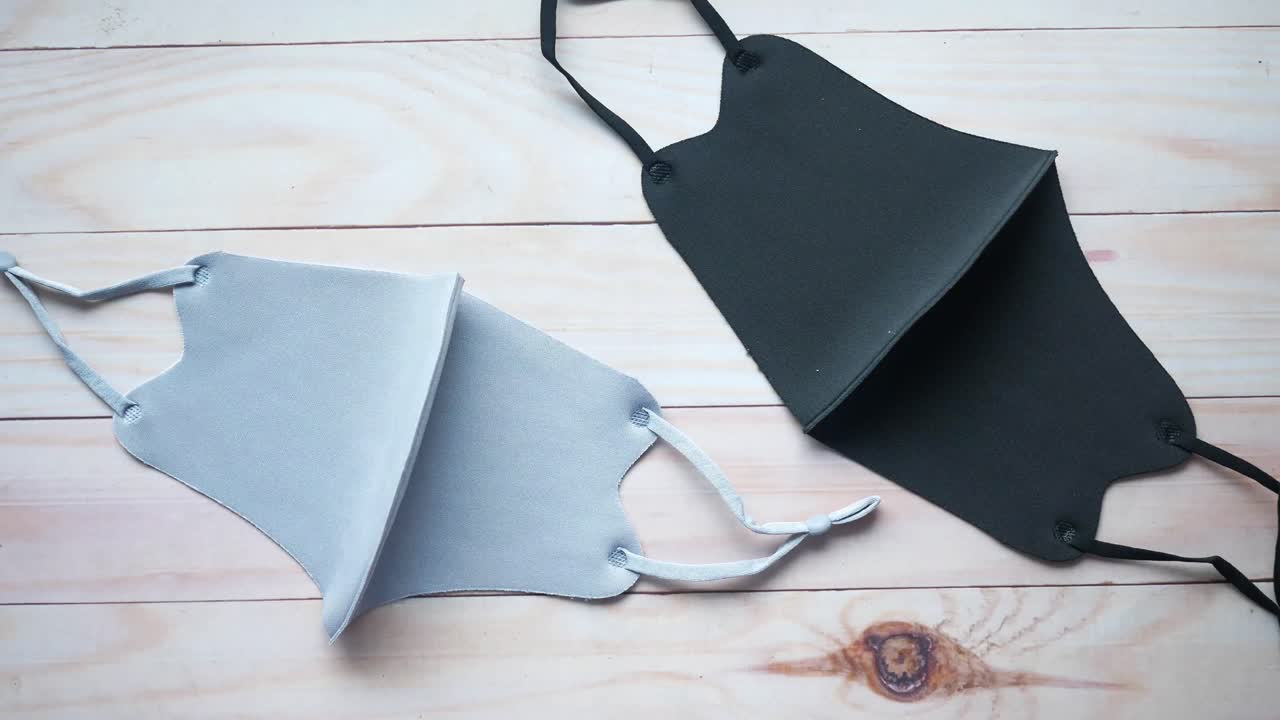 회색과 검은색 재사용 가능한 얼굴 마스크