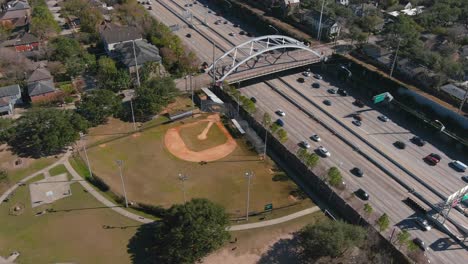 Aerial-of-cars-on-59-South-freeway-in-Houston,-Texas-on-a-bright-sunny-day