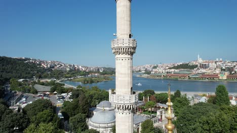 minarete de la mezquita del sultán de estambul