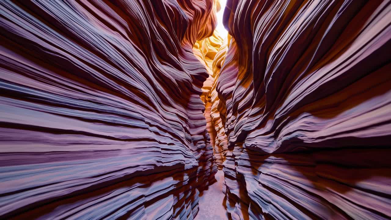 Fantastisk udsigt over farverig slot canyon