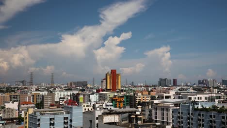 Zeitraffer-Von-Wolken-über-Der-Stadt-Bangkok,-Thailand-An-Einem-Sonnigen-Tag