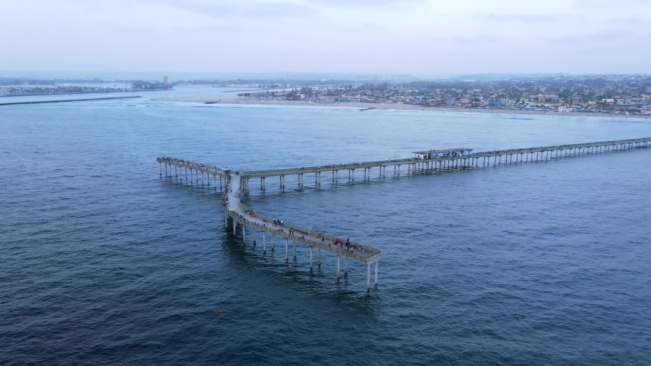 바다 해변 샌디에고 캘리포니아에서 부두에 공중