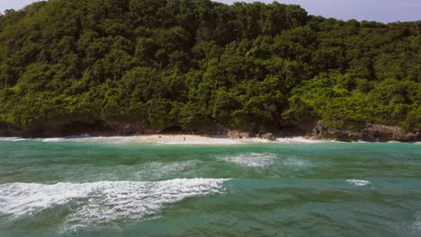 Der-Tempel-Und-Surfspot-Green-Bowl-Beach-Im-Süden-Von-Bali