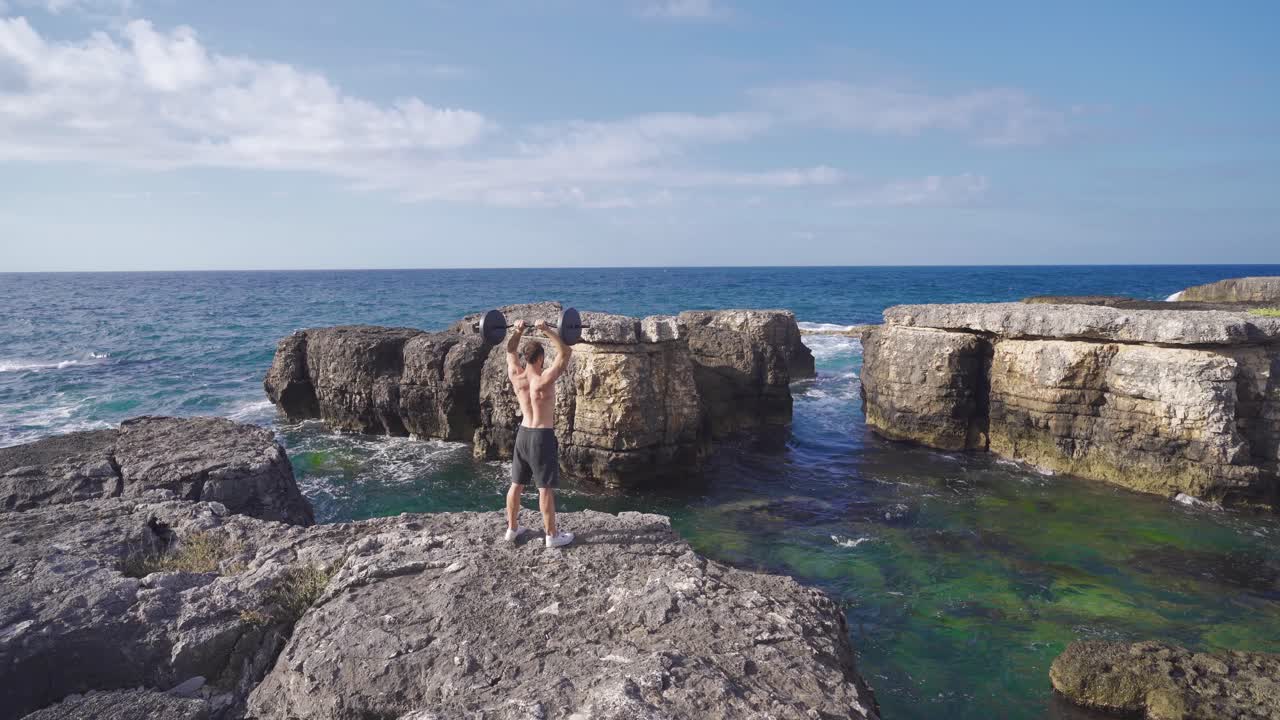 hombre motivado y decidido.