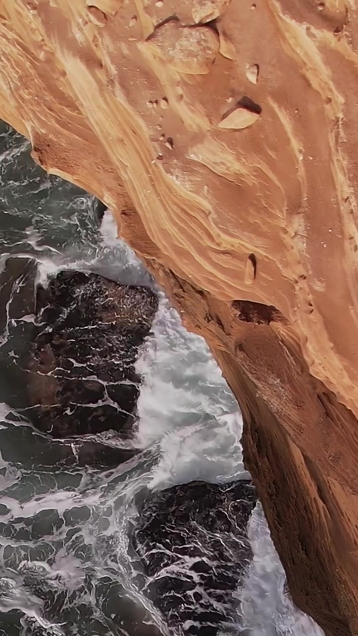 Vista sulla costa frastagliata del Marocco durante il giorno