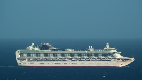 barco de crucero ha salido