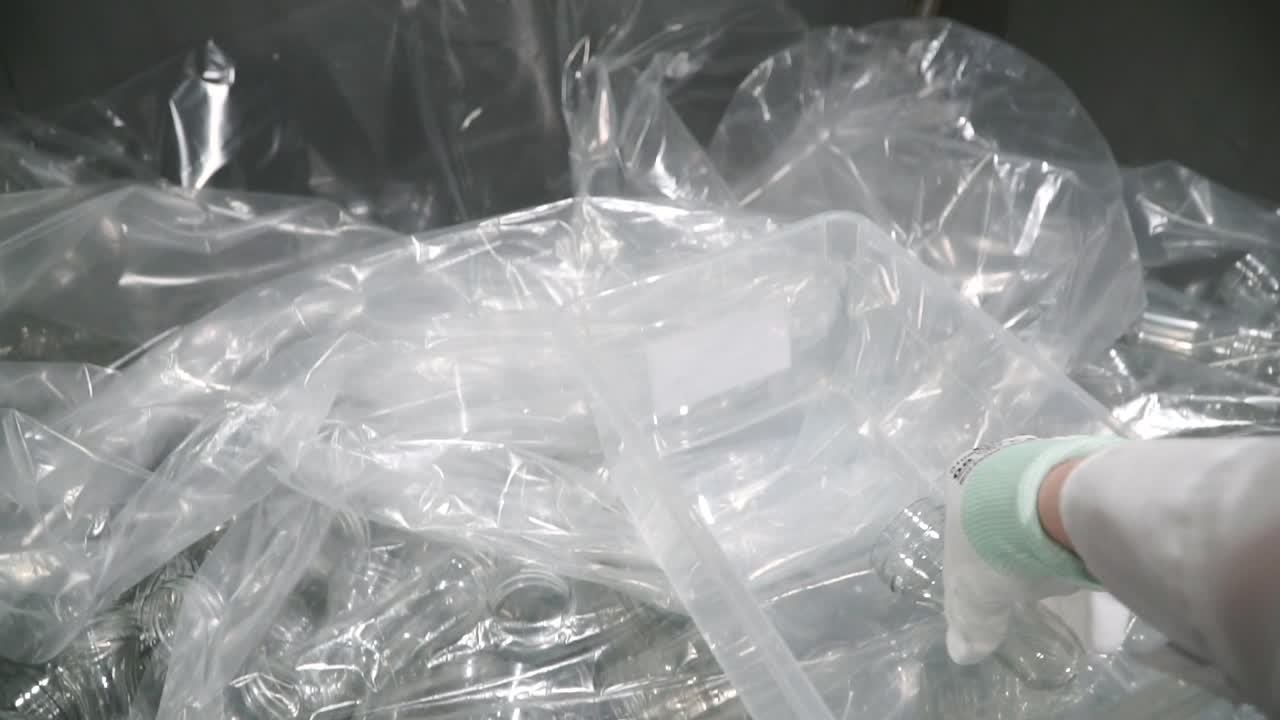 산업 환경에서 유리 병을 재활용하는 방법