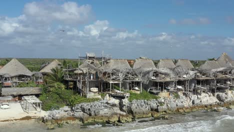 villas de madera de azulik eco-lodge en tulum en mexico