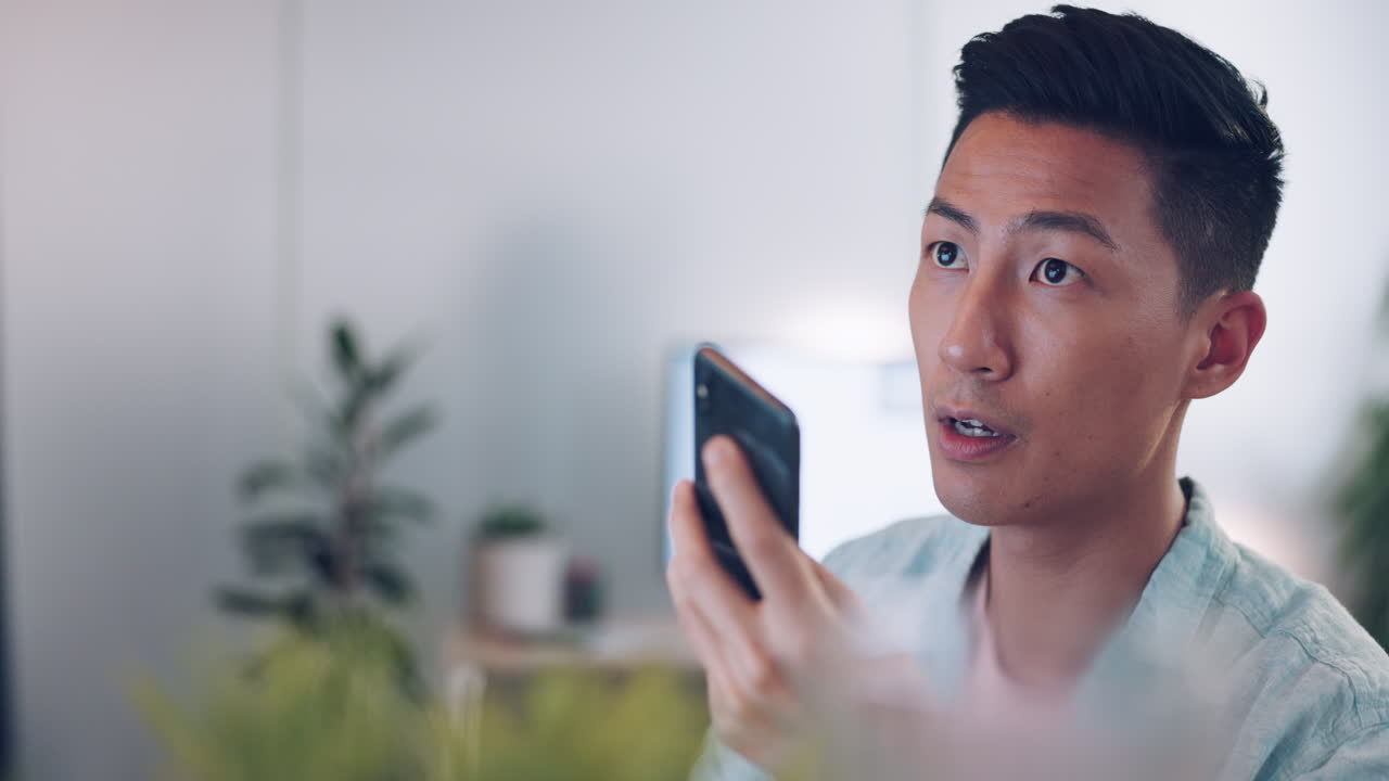 전화 통화, 스피커 또는 아시아 사업가