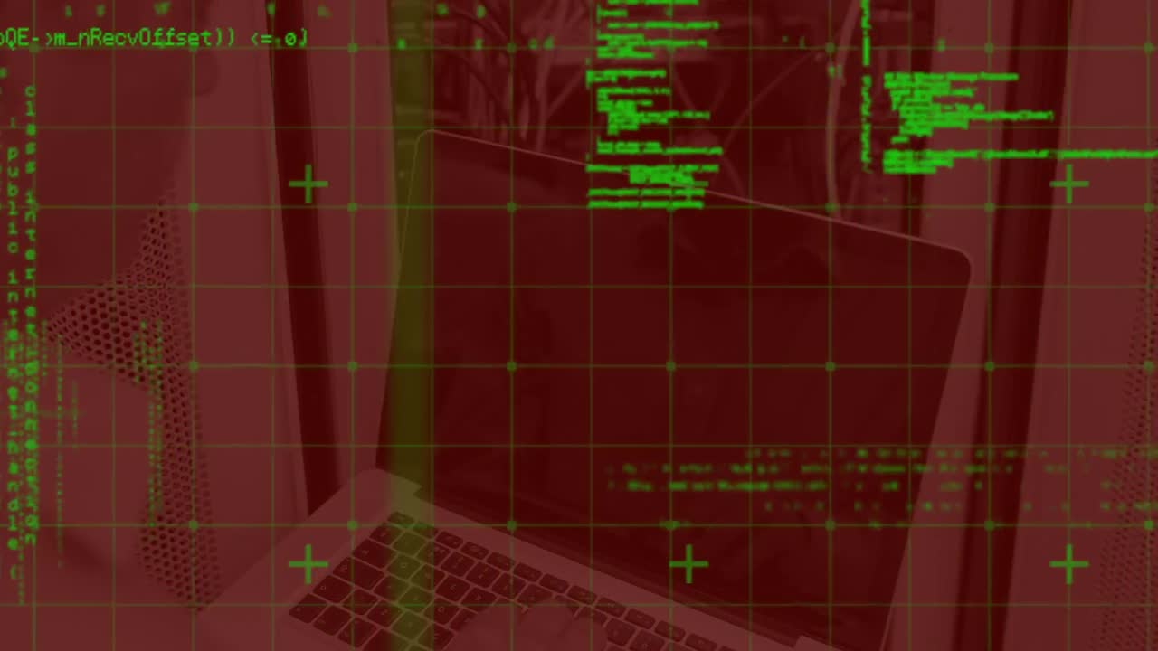 animación del procesamiento de datos a través de portátiles y servidores