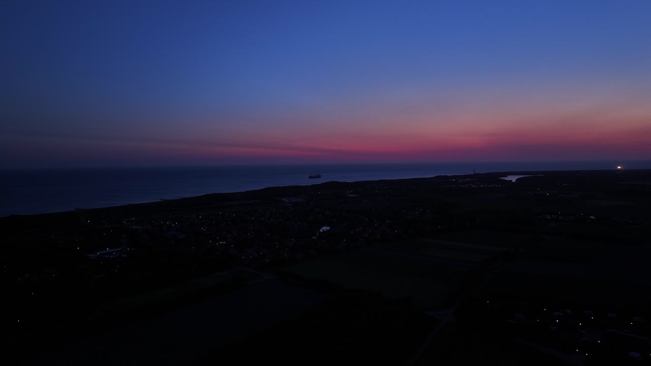 네덜란드 의 젤란드 지방 위 에 서 있는 색채 있는 해 가 지는 하늘