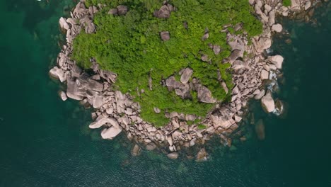 Birds-eye-view-shot-of-coastline-and-jungle,-Koh-Tao,-Thailand