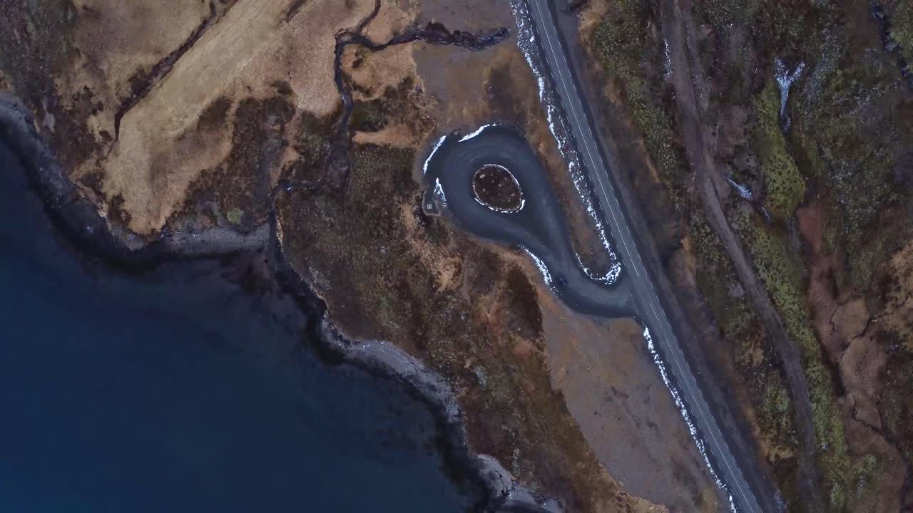 바다 연안 의 도로