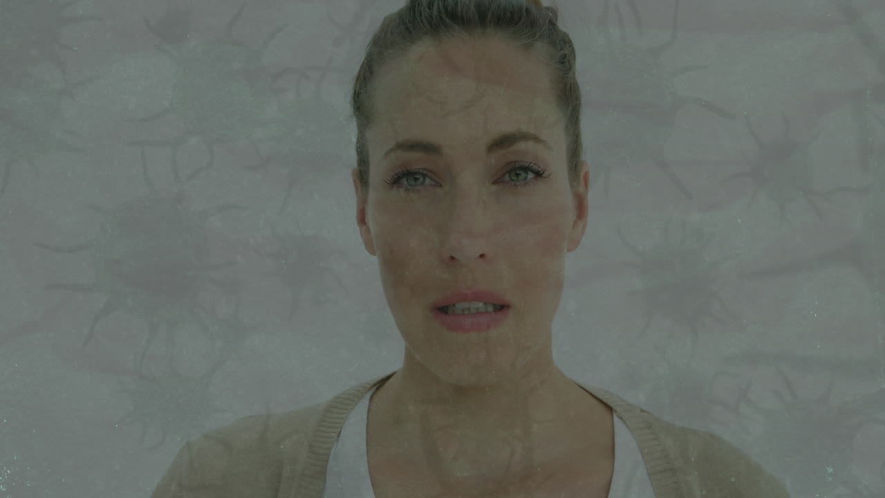 células de coronavirus volando sobre la mujer sopla la nariz.