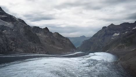 travelling-above-a-glacier-in-the-swiss-alps-range-in-Europe-with-the-Grindelwald-valley-in-the-background