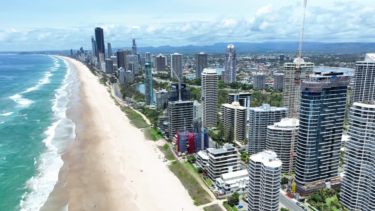 Surfers Paradise, Gold Coast, Queensland Australia&rsquo;s holiday playground, high rise luxury apartment, fantastic theme parks, amazing views