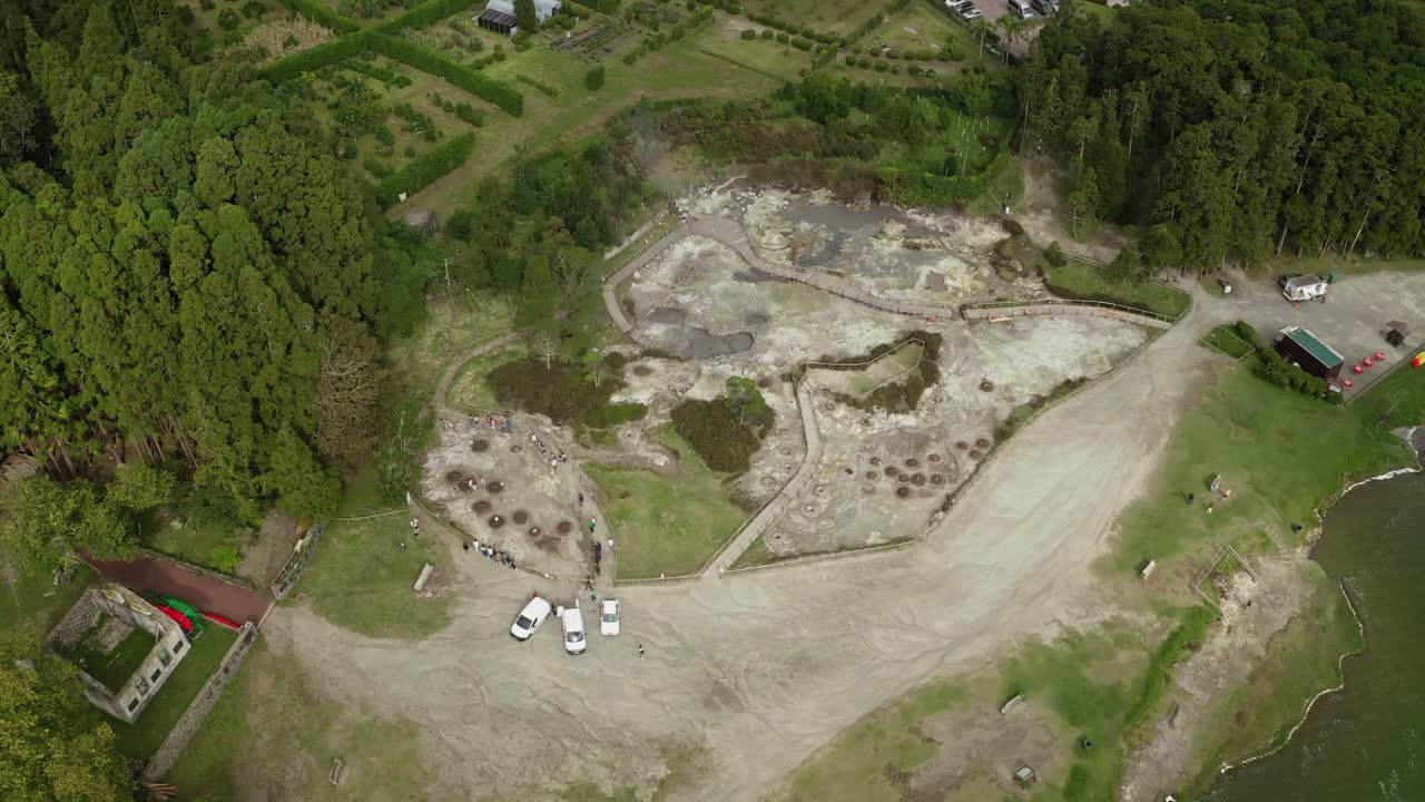 Azores drone ascending reveal: fumaroles in Lagoa do Fogo, S&atilde;o Miguel
