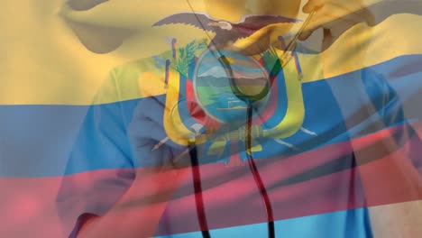 Digitale-Komposition-Der-Ecuadorianischen-Flagge,-Die-über-Einer-Kaukasischen-Gesundheitshelferin-Mit-Stethoskop-Weht