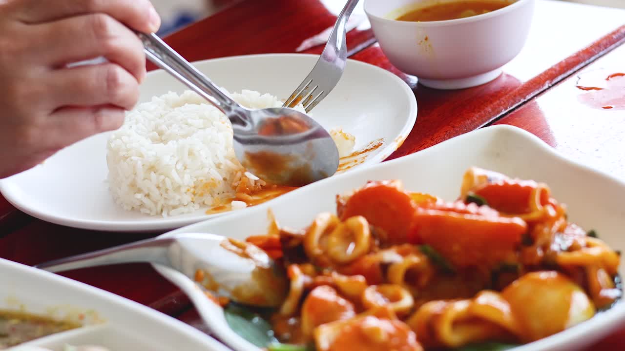 아오 에서 태국 음식의 식사 경험