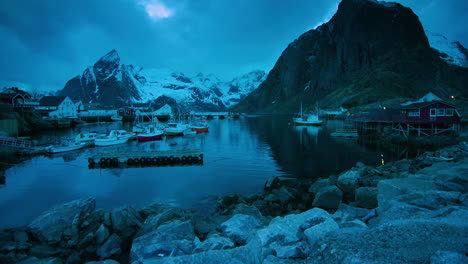 Cinematic-shot-of-Hamnoy,-Lofoten-at-dusk