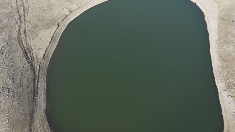 Vista-De-Pájaro-Sobre-El-Embalse-De-Tsalka-En-Georgia---Disparo-De-Drone