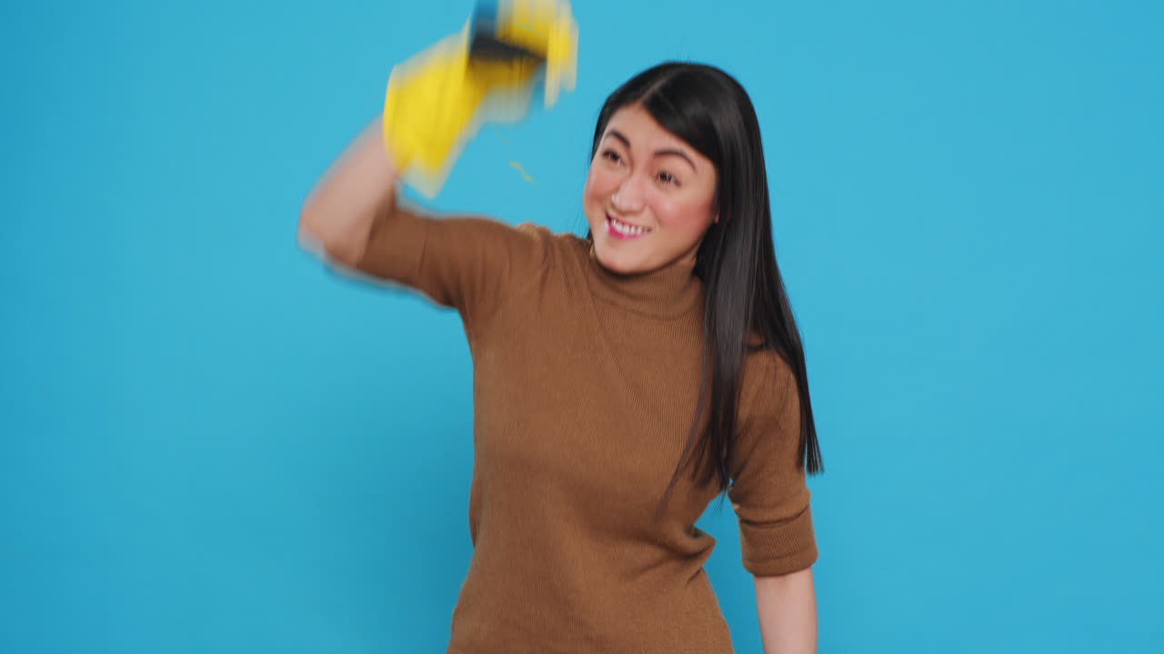 Housekeeper having problem with bad dirt while cleaning customer house