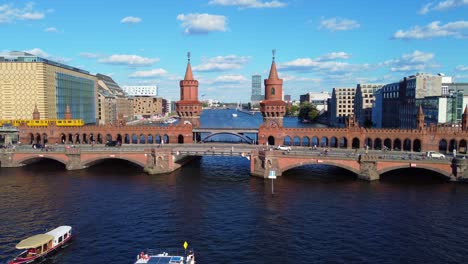 Car-traffic-boat-goes-through,-subway-goes-over-it