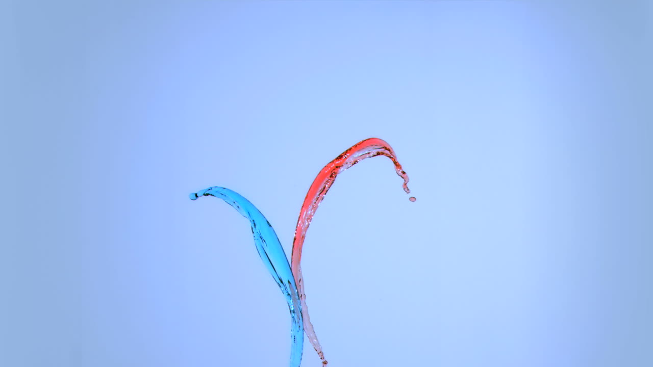슈퍼 슬로 모션으로 색의 액체 스플래시