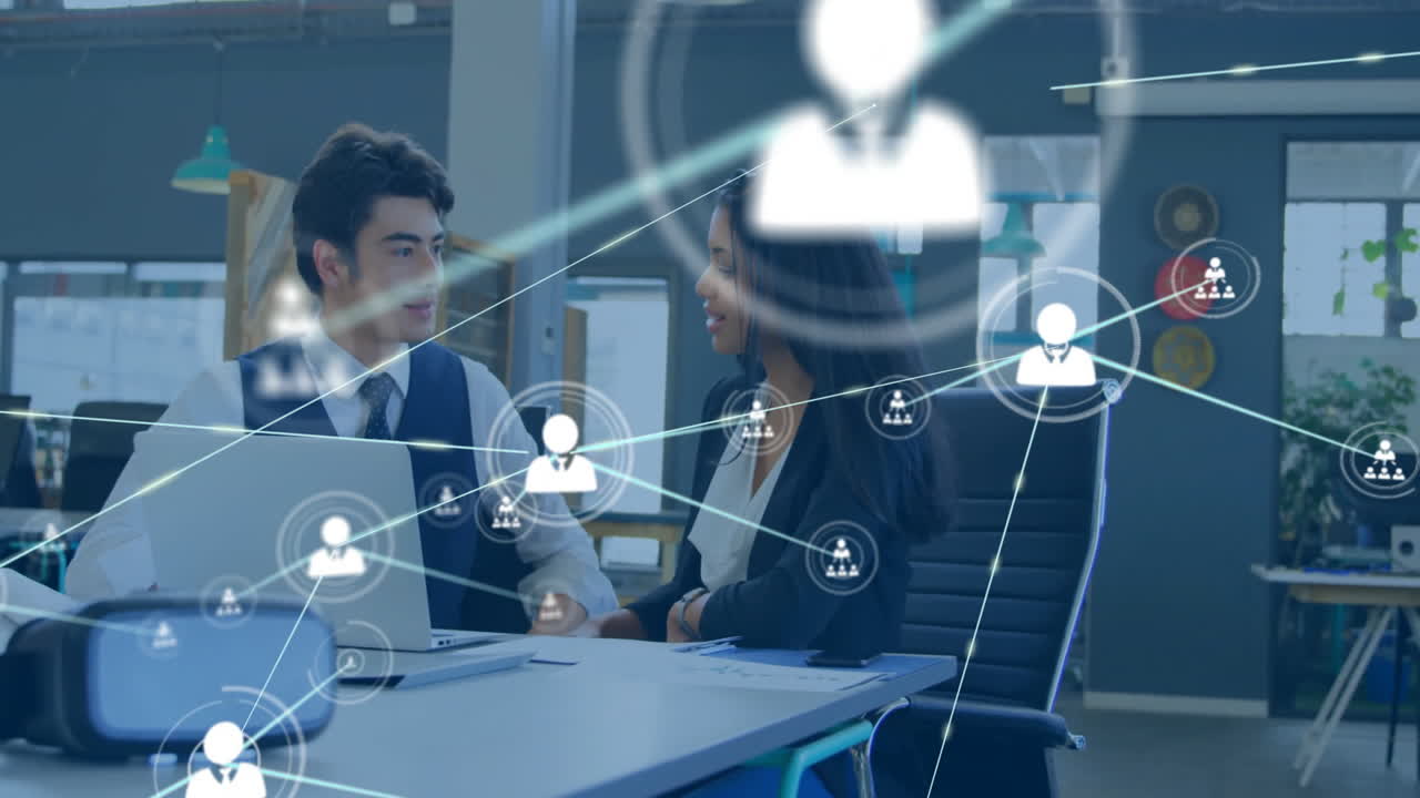 사무실에서 다양한 비즈니스 사람들 위의 사람 아이콘과의 연결 네트워크의 애니메이션