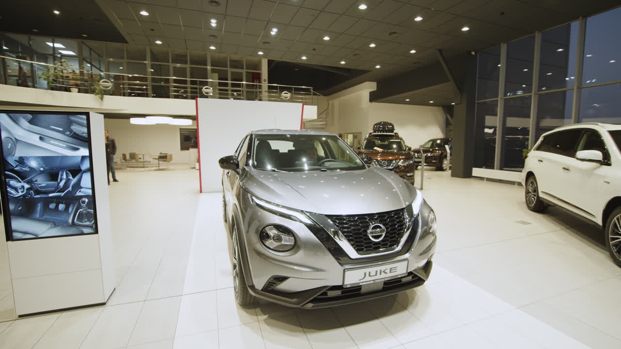 exhibición en la sala de exposiciones de nissan juke
